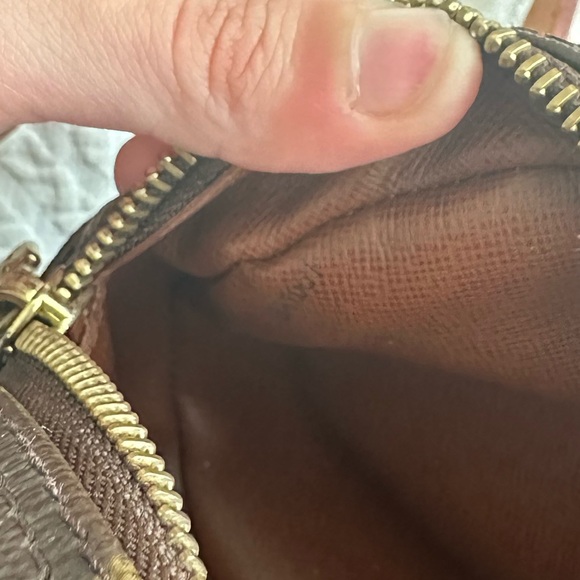 authentic!!!! louis vuitton blois monogram canvas crossbody - Picture 11 of 16